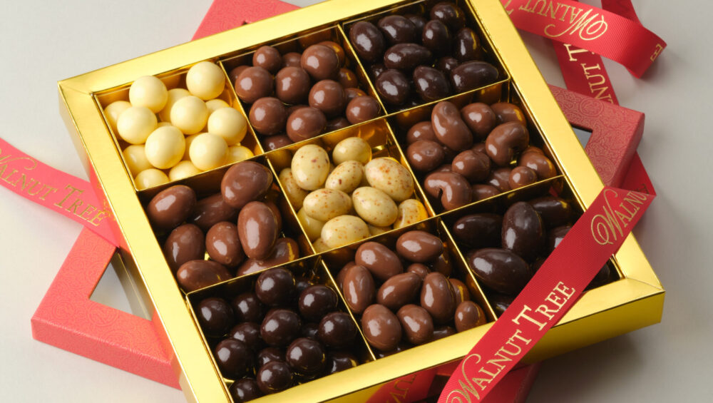 luxury Christmas gifts for auntie hamper selection Walnut Tree